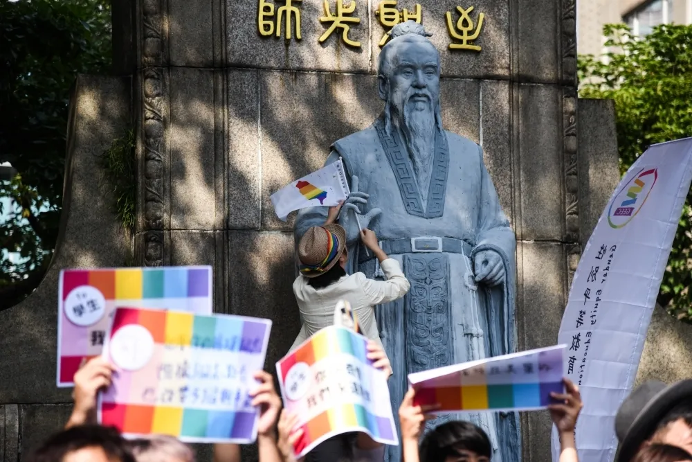 公投後「同志教育」消失？　教育部說「可以教」但老師坦言壓力大