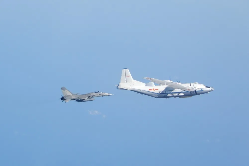 【選後頭一遭】18日中國多架軍機掛彈、2軍艦於我東南海空演訓