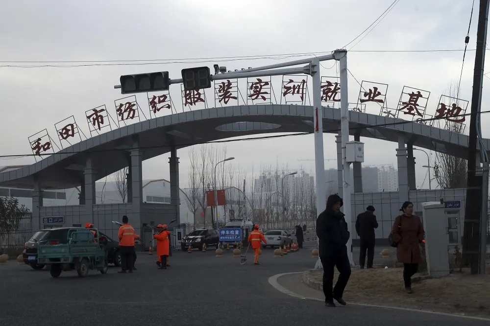 【現代奴隸】政治洗腦、關押虐待還不夠　中國抓維族人當無償成衣勞工