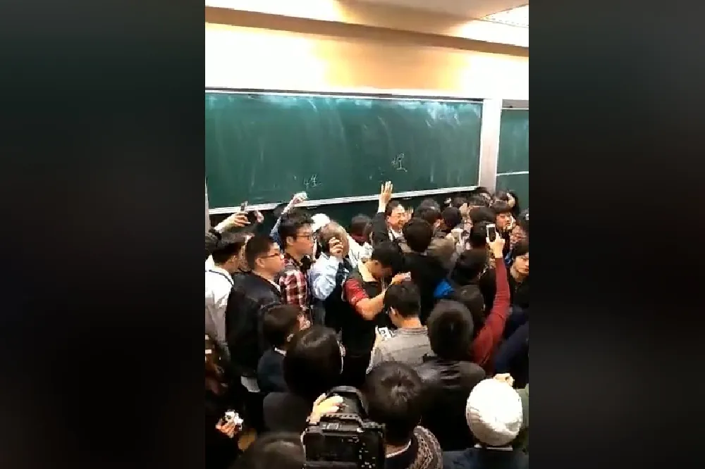 【革命無罪、造反有理】江宜樺遭轟走　學者怒：這群學生是「紅衛兵」