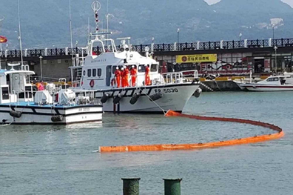 【防疫升溫】海巡攔截越界中國漁船　驚見4.4公斤生豬肉