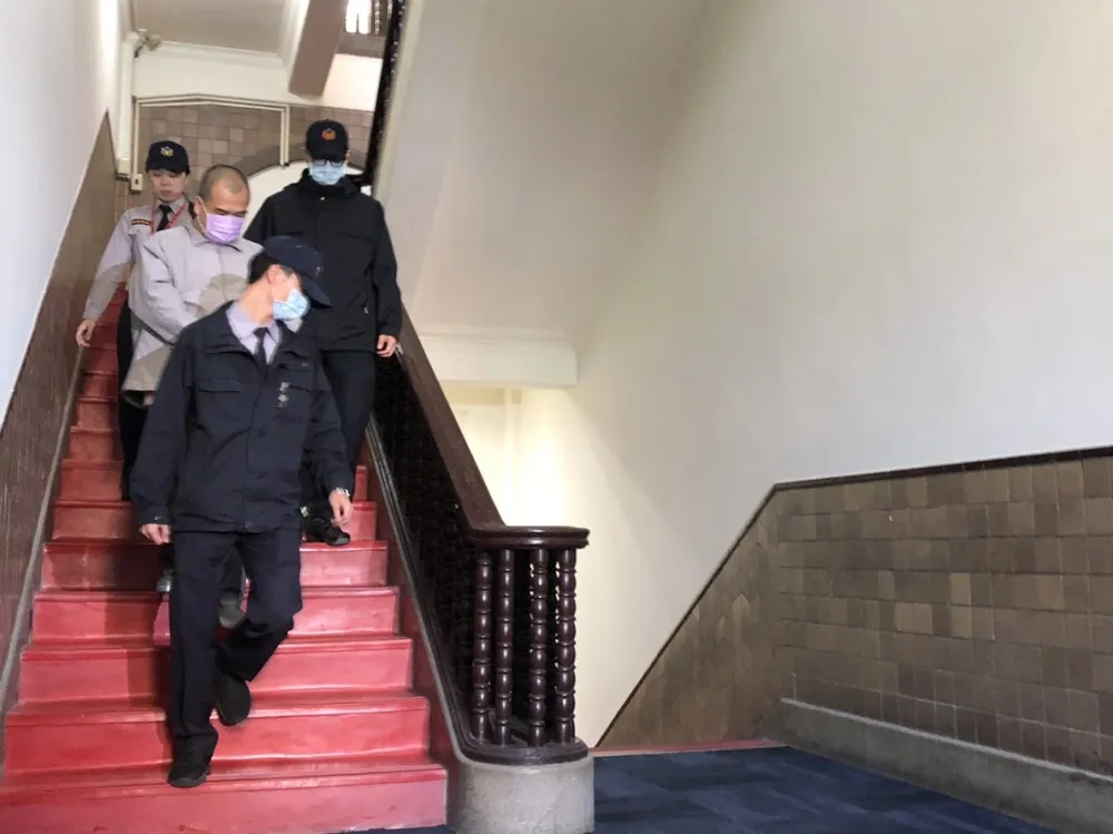 林益世貪污案更一審出庭 　提訊後還押妻彭愛佳不捨落淚
