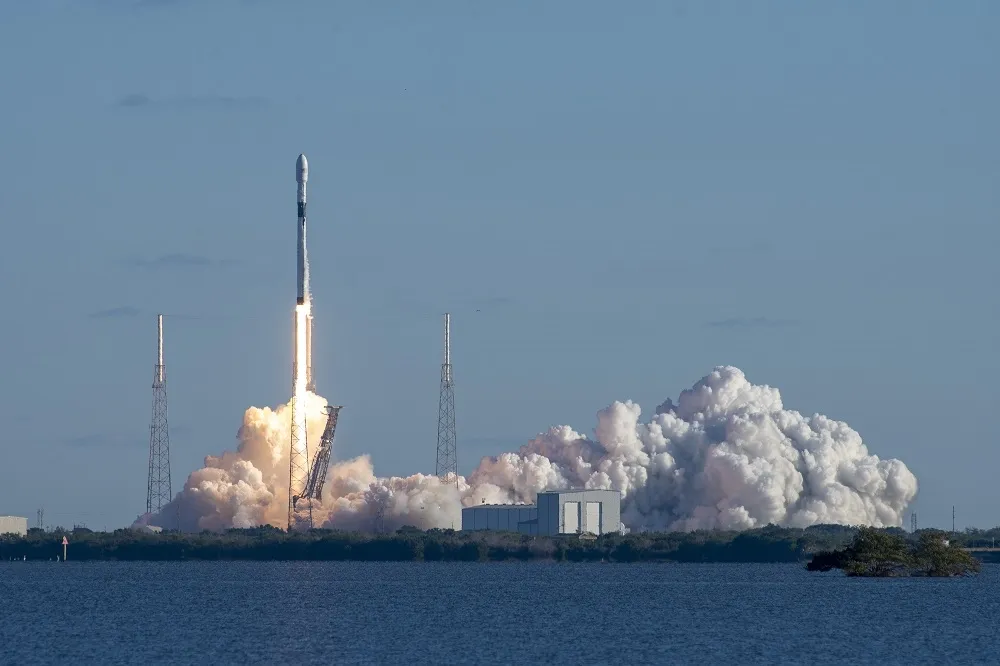 三度發射延期　SPACE X成功讓新一代美軍GPS III導航衛星升空