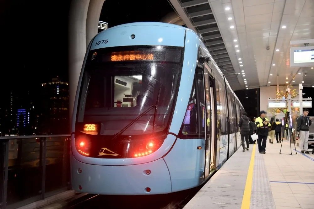 淡海輕軌首日通車就出包　列車訊號異常一度停駛1小時