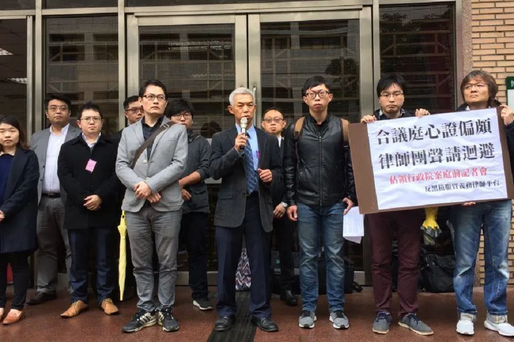 【323佔政院】律師指法官偏頗聲請迴避　審判長當庭暫停審理