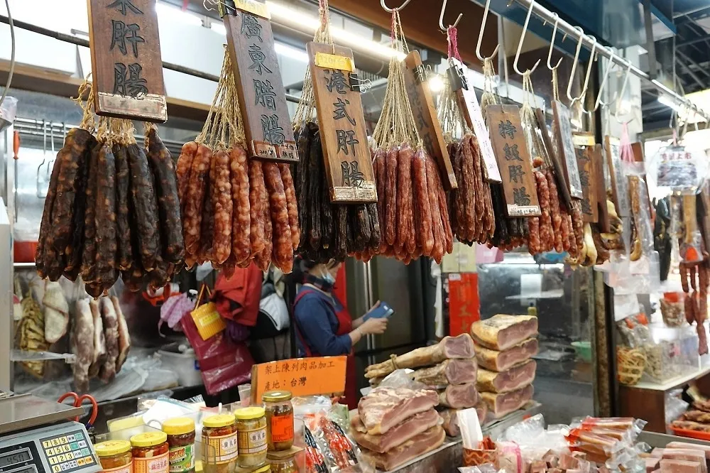 辦年貨怕非洲豬瘟？南門市場金華火腿、湖南臘肉、廣東臘腸等皆為台灣自製