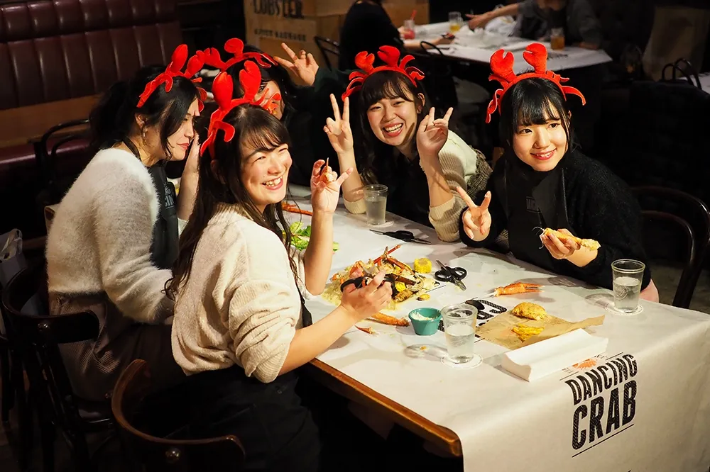 【有片】通通不准用餐具！日本手抓海鮮娛樂餐廳 Dancing Crab 1/10 進駐微風南山