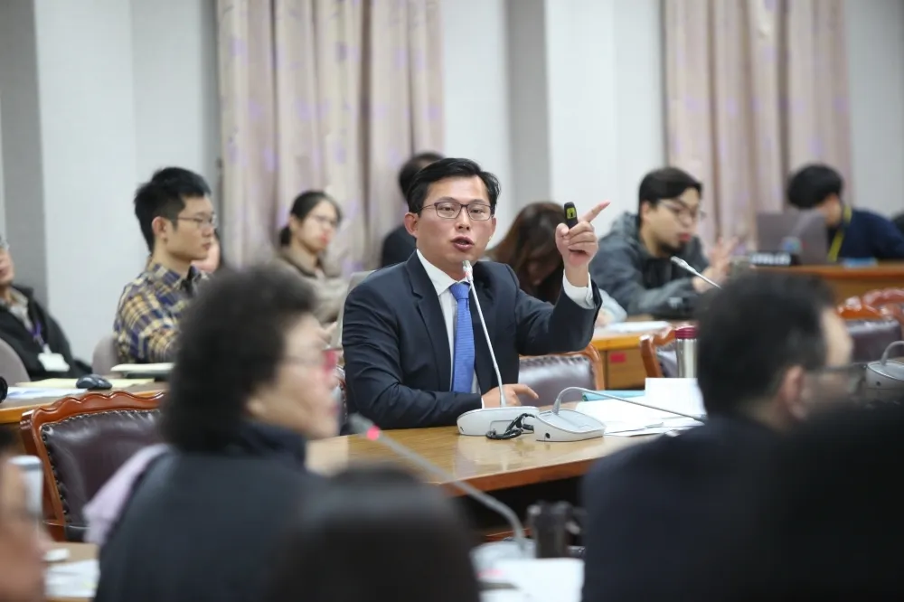 稱黃國昌岳父在中國投資蓋廠　法院判《中時》賠50萬並登報道歉