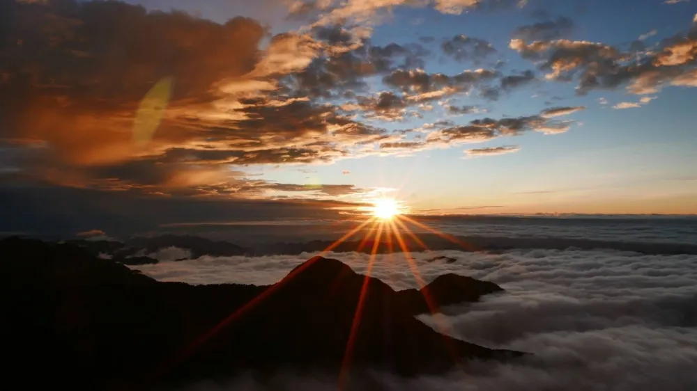 【圖輯】2018年最後一抹夕陽！　玉山絕美日落