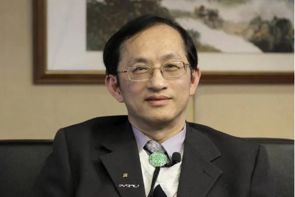 重組「經費稽核委員會」監督管中閔　台大教授：先自律才能自治