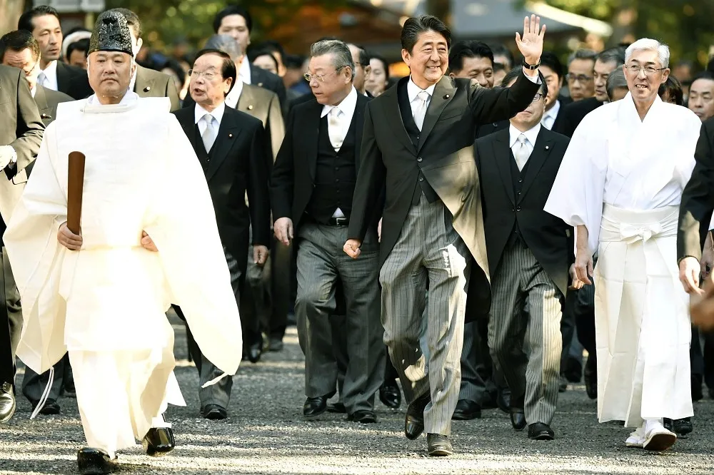 邁向第7年執政　日本首相安倍晉三：要學習豬的「柔軟性」