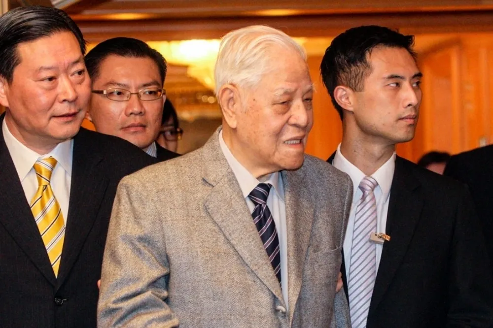 李登輝要台灣人民摒棄大中華思想　「憲改才是台灣唯一的路」
