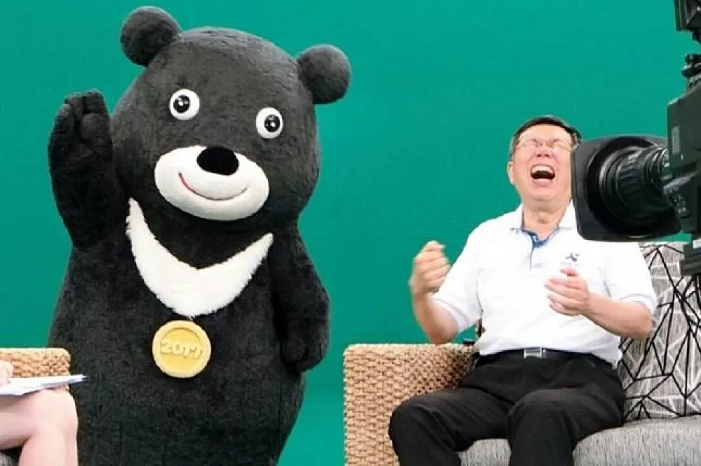 【驗傷結果出爐】踩空摔落舞台　熊讚：痛痛而已我沒事！