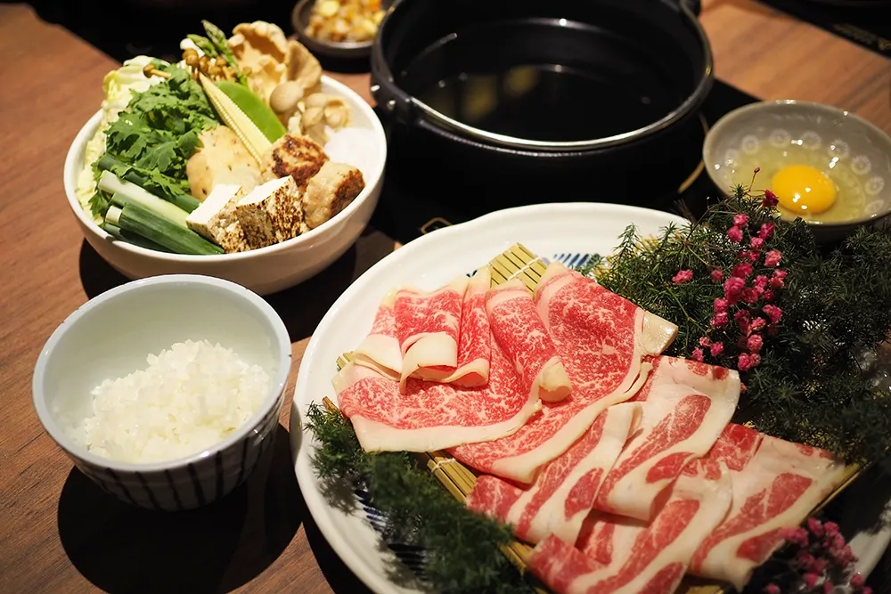 【有片】「黑毛屋」首間平價深夜食堂 1/14 開幕　日本和牛X伊比利豬雙拼套餐只要666元
