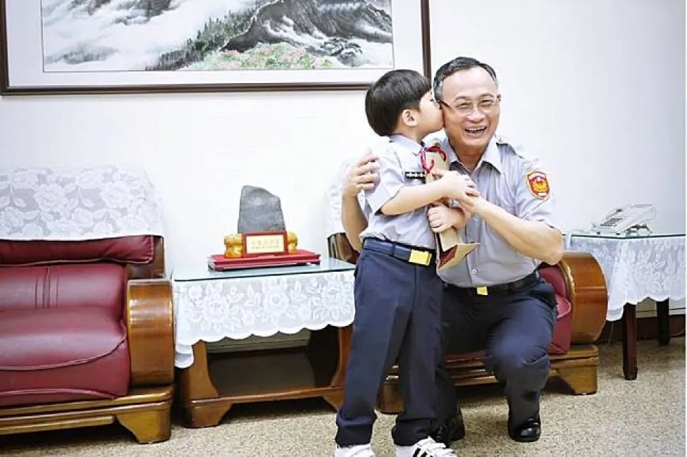 鐵漢陳家欽指揮談判成功化「劫」　帶領部屬有一套　