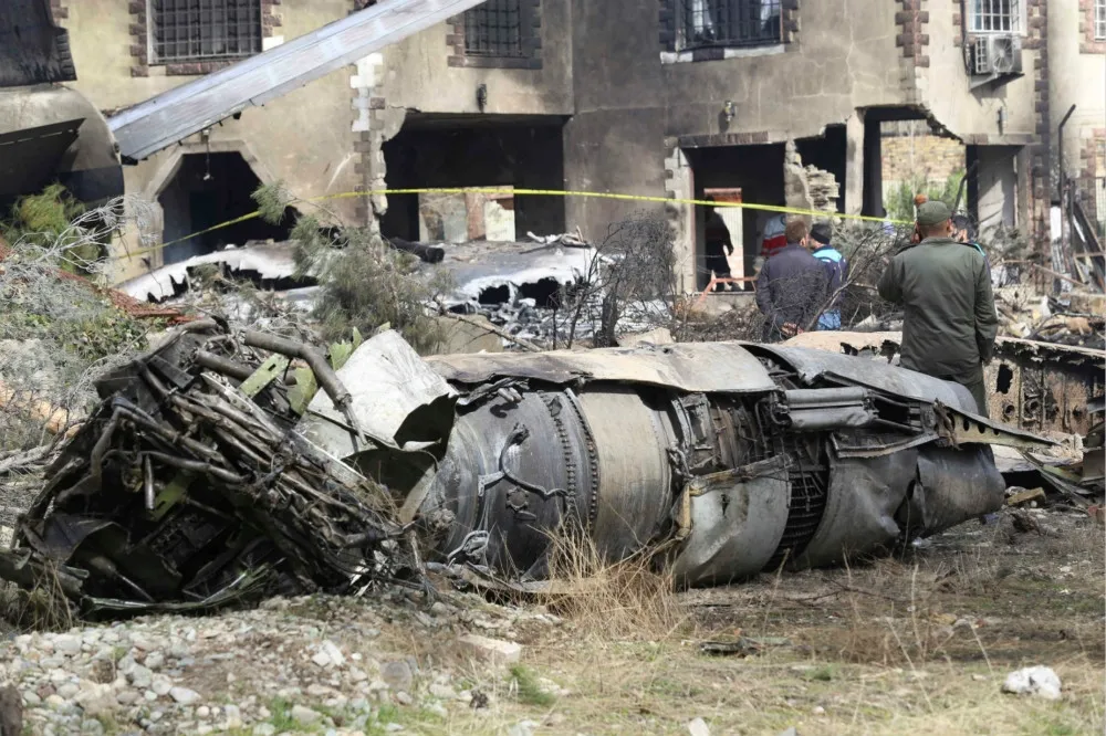 【波音首款噴射客機】伊朗707軍用運輸機墜毀　15人罹難僅1人生還