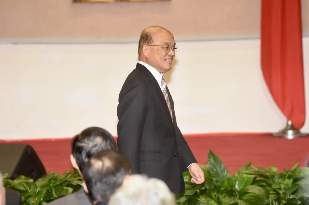 【一問三不知】蘇貞昌上任赴桃機視察防疫　飆罵防疫局長根本「不適任」