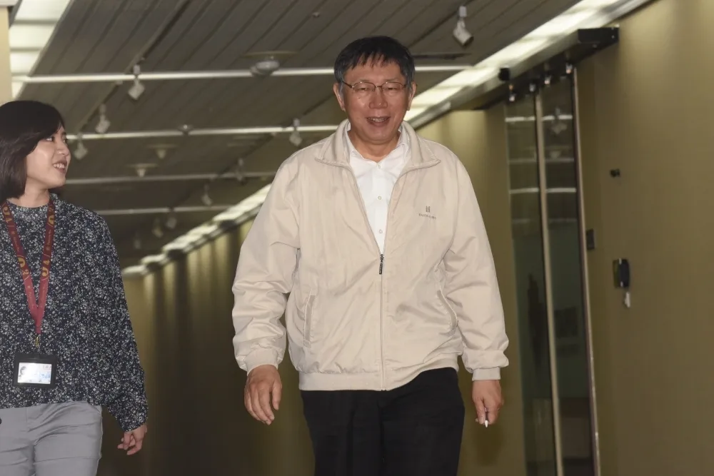 稱沒錢才找網紅拍片　 柯P看蘇貞昌直播「成本好像不低欸」