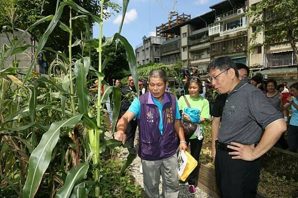 【兩個女人戰爭】「這是要怎樣應付啦」　柯P「惦惦不回」跑給媒體追