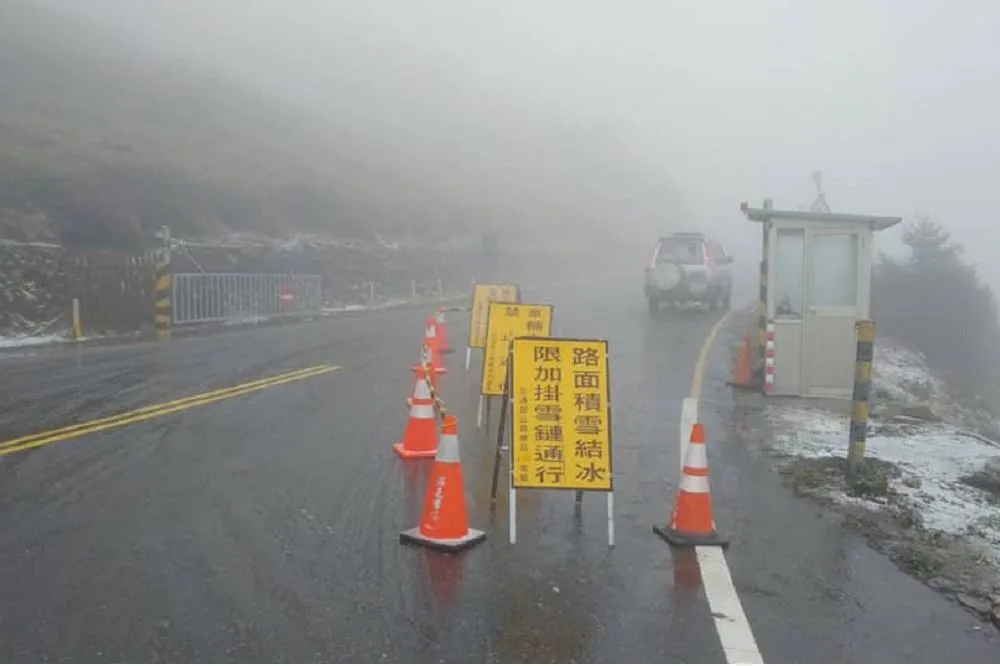 【玉山雪山降雪】合歡山下冰霰　 部分路段即時起預警性封閉