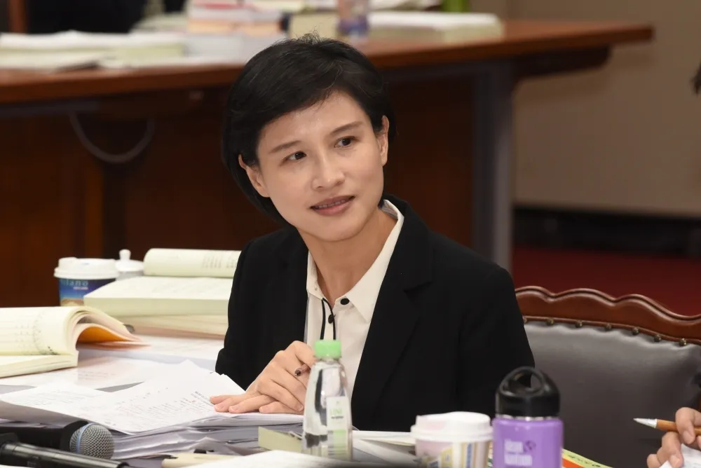 文化部長鄭麗君被藝人「賞巴掌」　只因她支持去蔣化