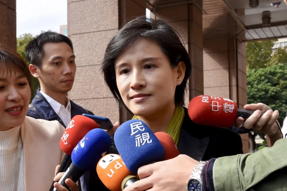 遭「賞巴掌」　鄭麗君：個人受辱事小，但台灣民主不容受傷害