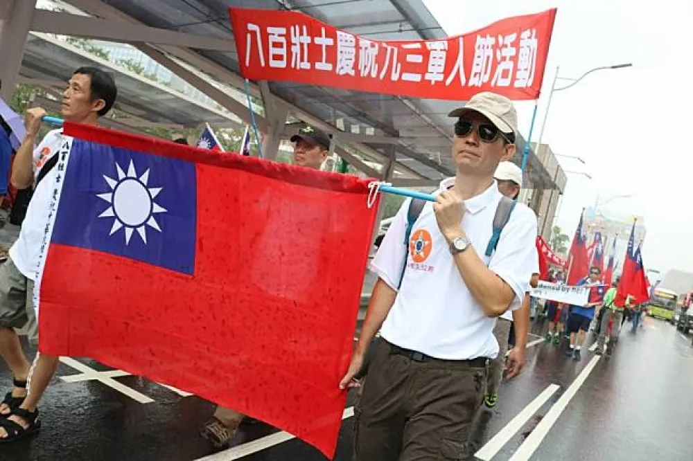【800壯士93走一遭】北車血染國旗後衝總統府嗆聲：小英怎面對保護妳的軍警