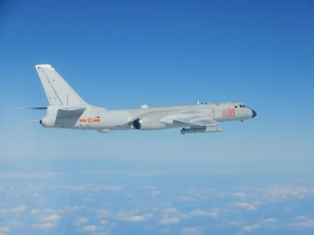 中共軍機3天內2度航經巴士海峽　國防部：全程派機監偵掌握