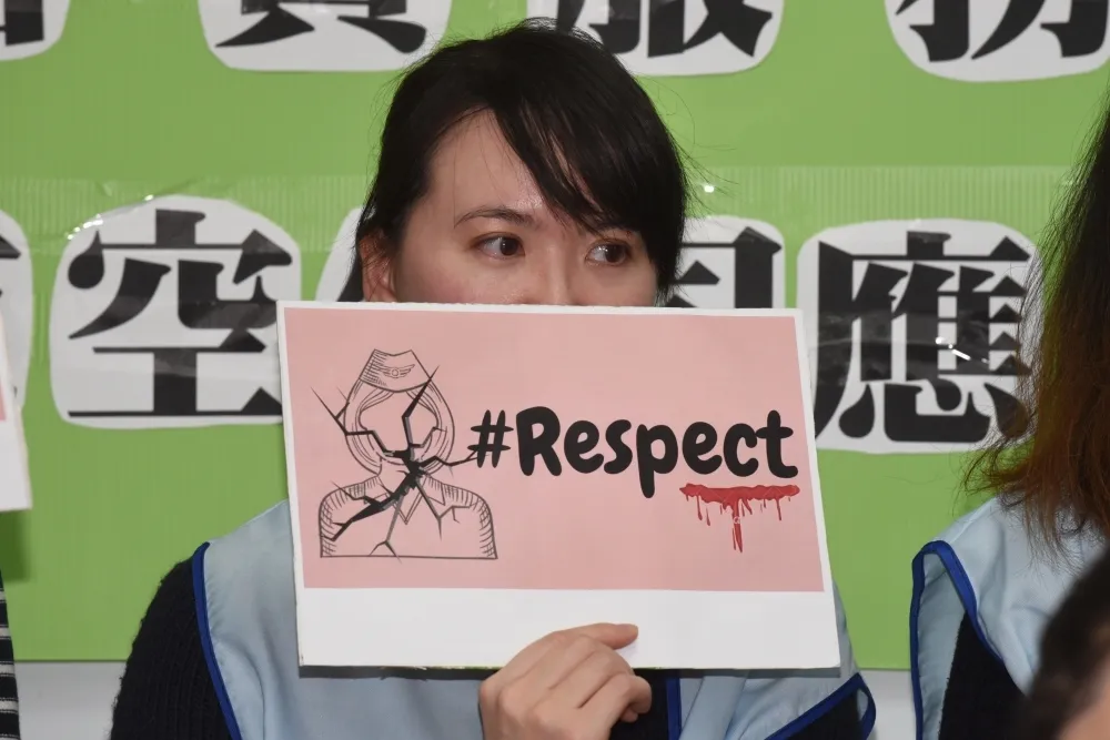 【幫老外擦屁股】空服員工會：旅客應自行準備照護員　長榮「已讀不回」