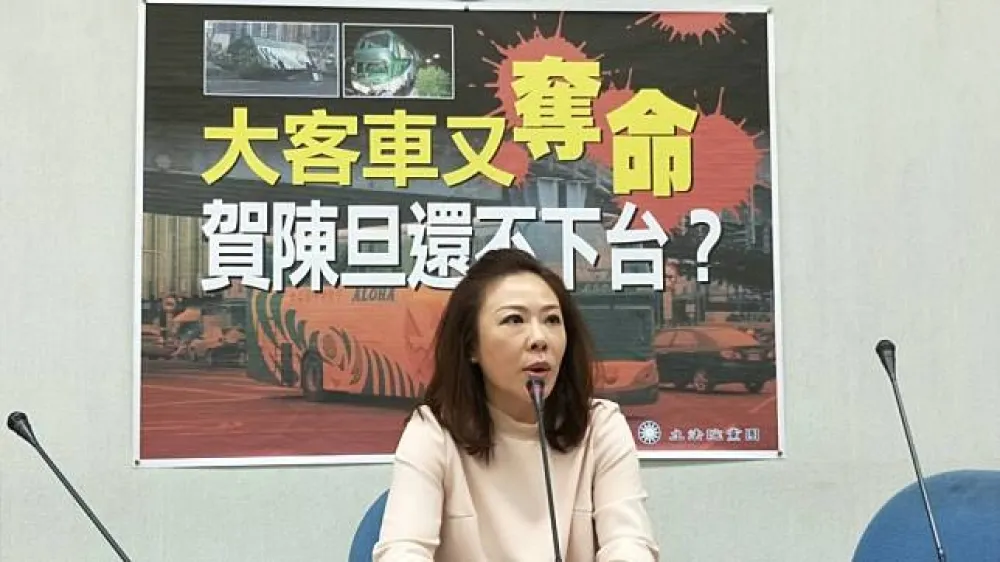 阿羅哈客運翻車釀6死　藍委：賀陳旦應辭職下台