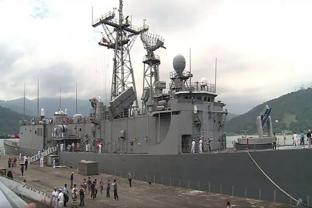 【嚇出一身冷汗】子儀軍艦飛彈滑落甲板　幸無人員傷損