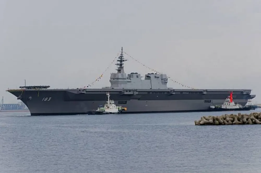 日本出動最大戰艦、「準航母」出雲號　護送美軍補給艦