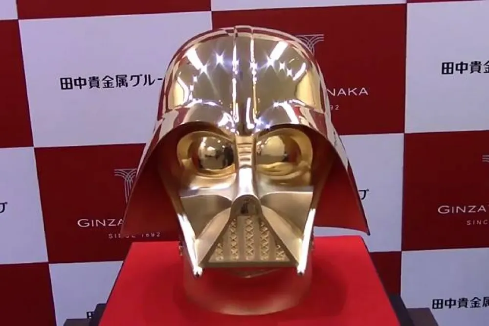 日本打造黃金黑武士頭盔　價值超過四千萬台幣