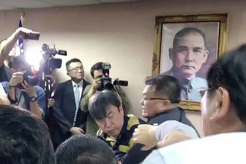 【年改大觀園：藍綠比身手】59歲孔文吉飛撲段宜康