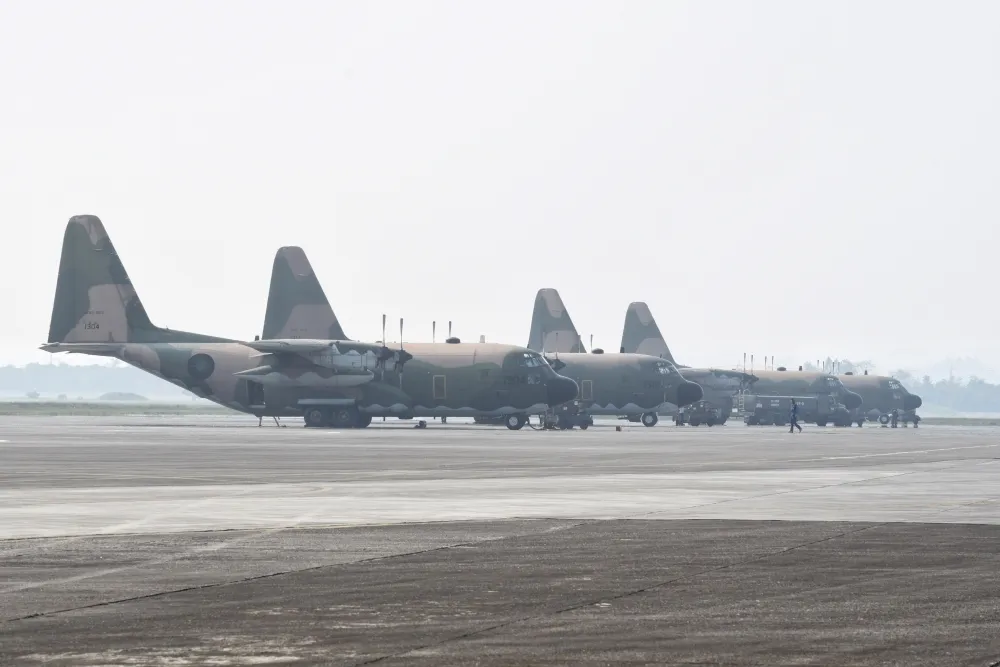 國軍返鄉盡可能避開尖峰　協助疏運C-130運輸機屏東待命