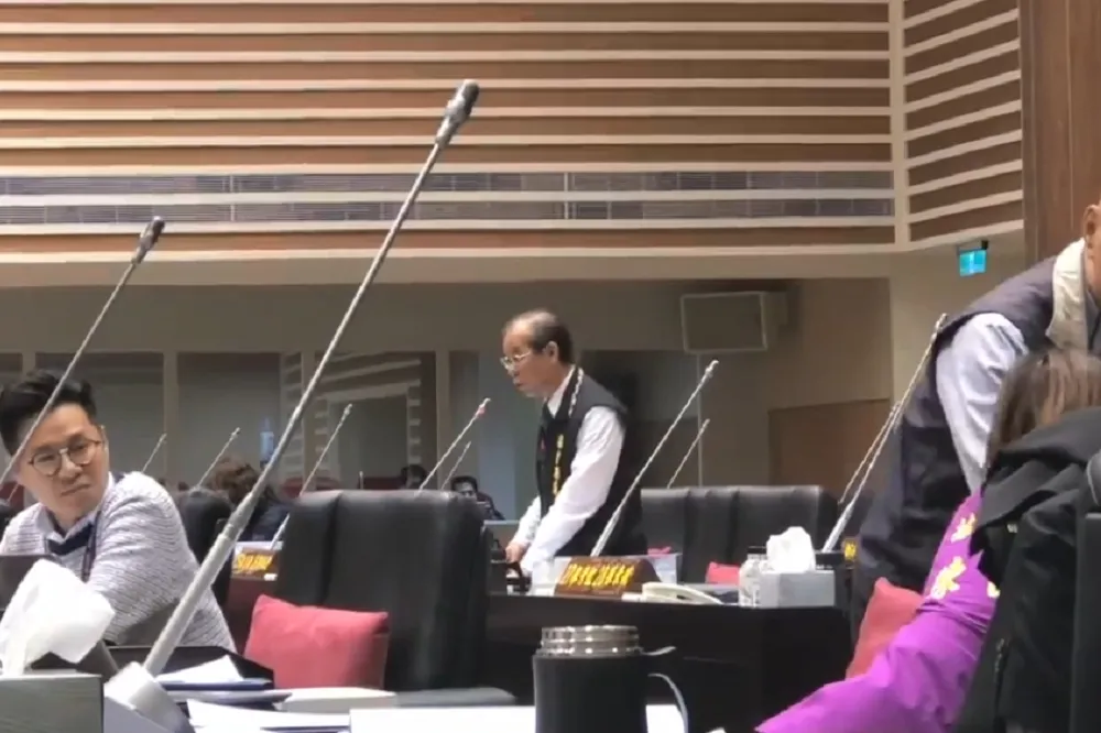 怒嗆蔡英文「不結婚竟還推同婚？」　縣議員歧視同志遭轟無知