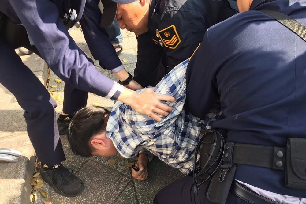 【抗爭升溫】黎明幼兒園自救會試圖衝進總統府內　遭警制止