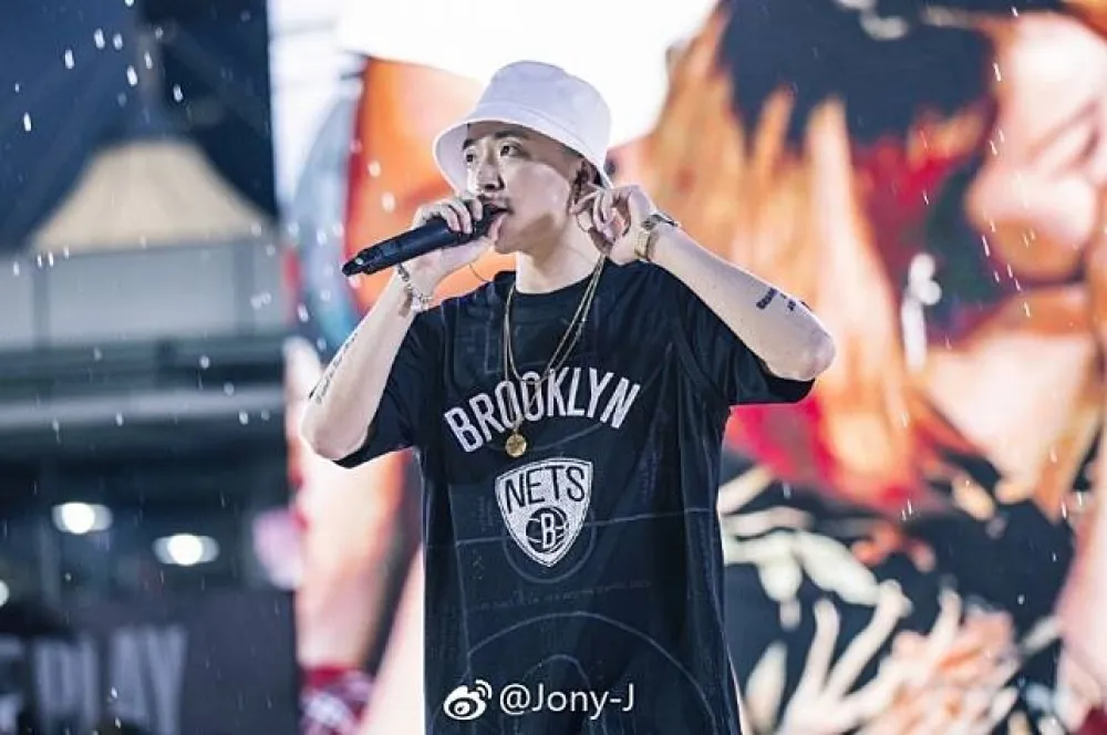《中國有嘻哈》超強實力「嘻哈詩人」 Jony J 強勢歸來！