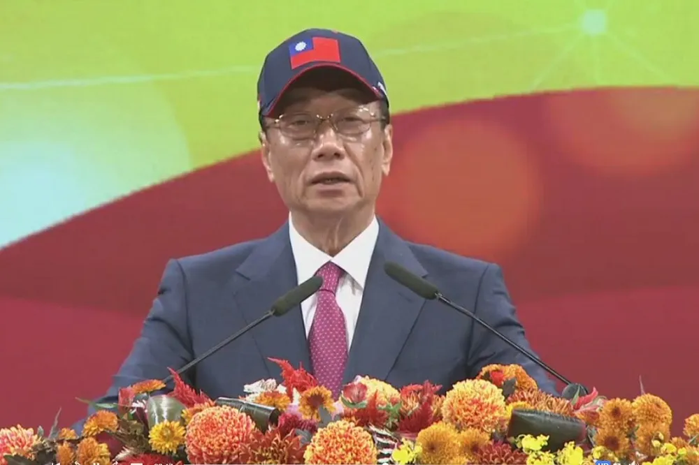 【直播】鴻海尾牙濃濃國旗味　郭台銘霸氣喊：營收破6兆元，10年成長3.2倍