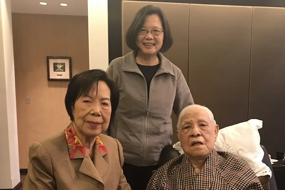 李登輝出院過年　蔡總統小年夜探望祝福健康平安