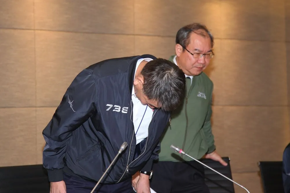 【夜襲罷飛】華航鞠躬道歉　機師工會堅守5訴求怒指抹黑