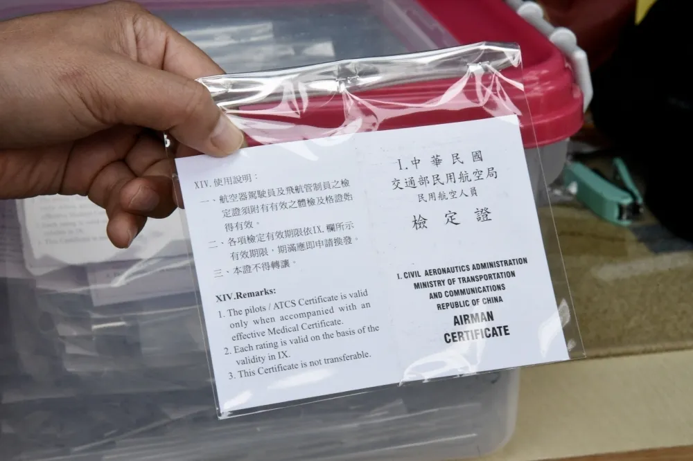 「八小時三人派遣　十二小時四人派遣」　華航機師在爭什麼