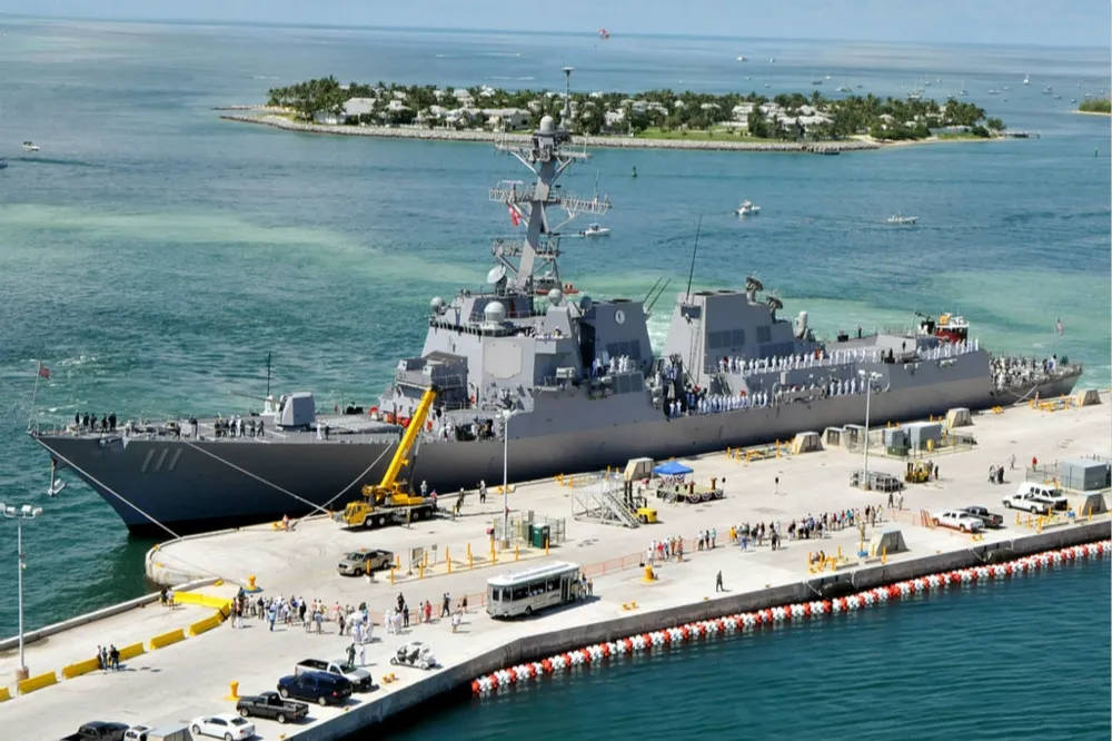 【挑戰北京】美軍第七艦隊證實　兩艘伯克級驅逐艦駛入南沙美濟礁12海里海域