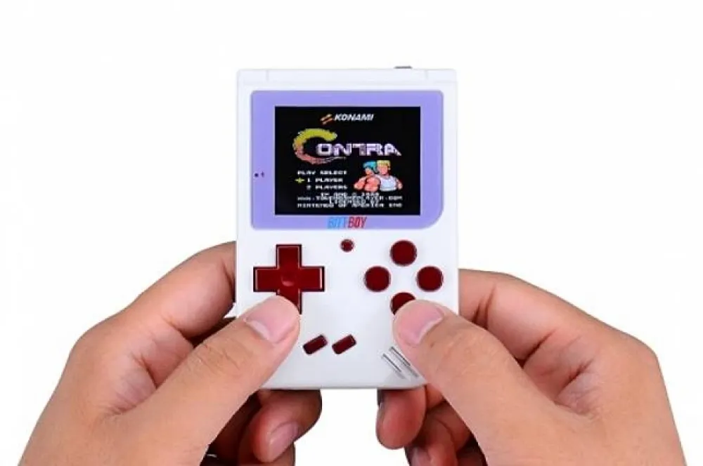 復古味的掌上遊戲機「BittBoy」　麻雀雖小五臟俱全