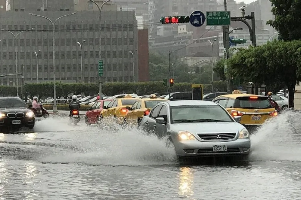「國家級警報」來了　午後雷雨狂炸北北桃多處淹水