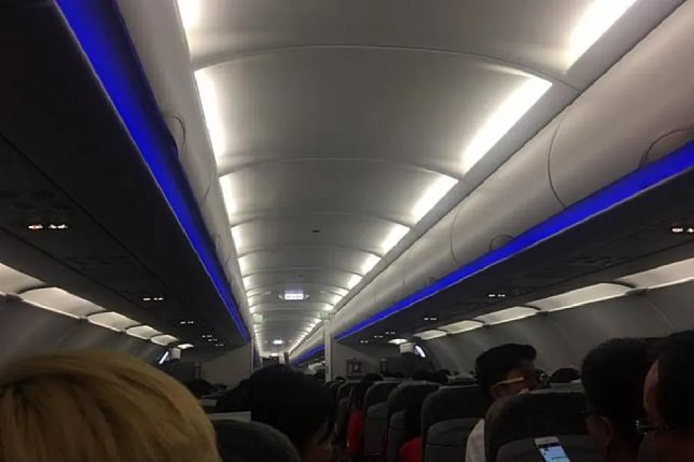 颱風天搭上長榮「硬飛班機」　乘客驚訴：經歷了一場超級雲霄飛車