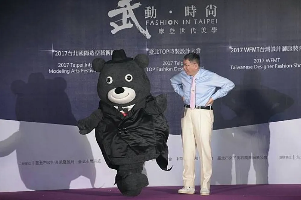 時尚秀「球鞋阿北」大改造　網友尖叫：柯P迷倒萬千女性