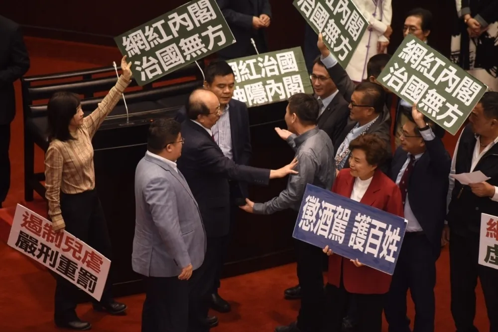 【直播】蘇揆立院備詢　立委要華航高層請辭負責
