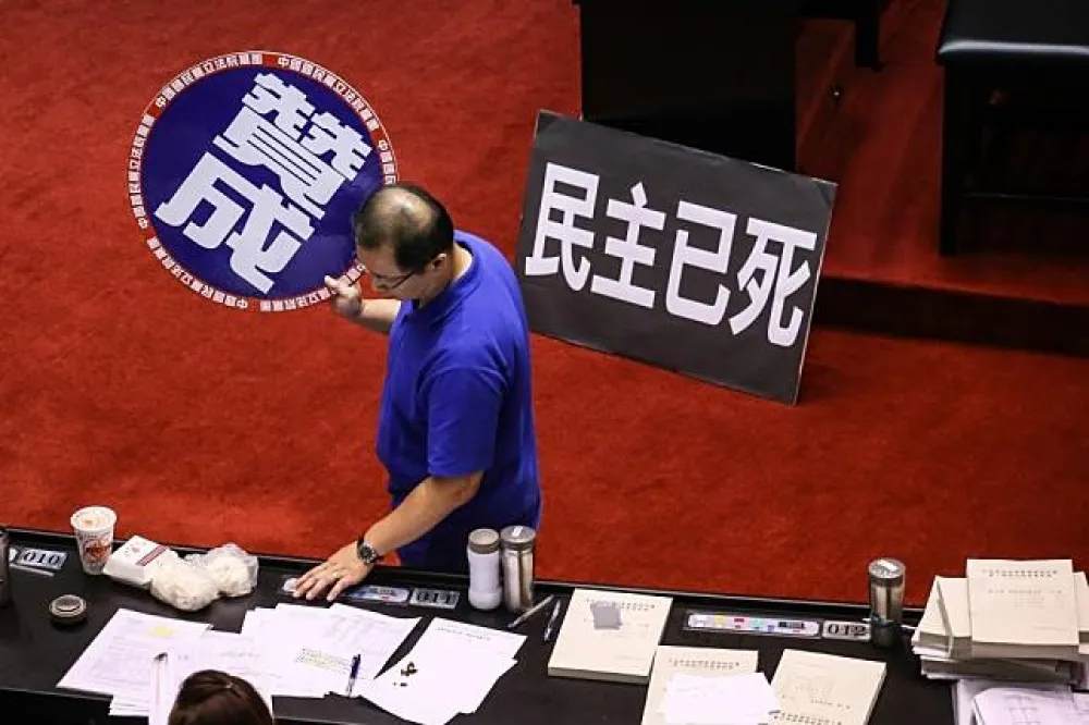 凌晨闖關 　立法院三讀通過前瞻預算1070億