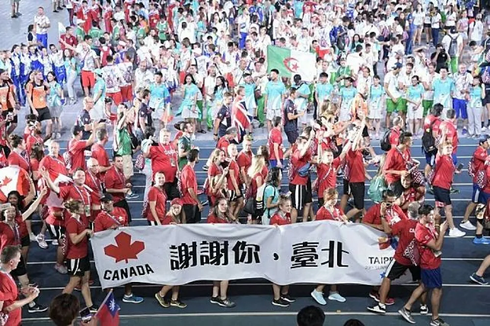 幫加拿大選手上網號召「生布條」　台灣人：真的感動到想哭